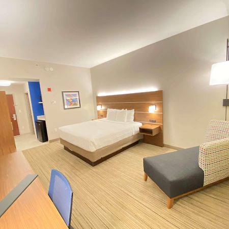 Holiday Inn Express & Suites - Williamstown - Glassboro By Ihg Exterior photo