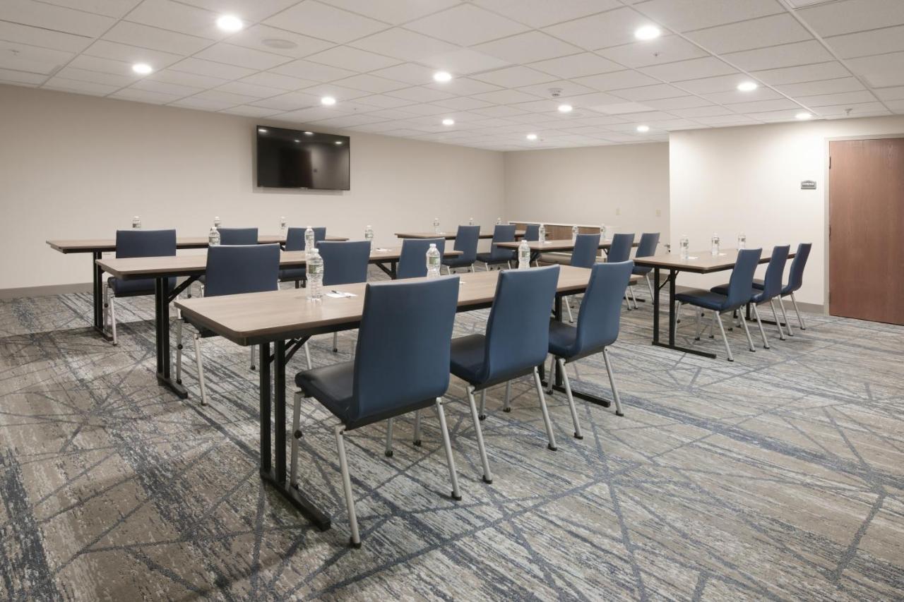 Holiday Inn Express & Suites - Williamstown - Glassboro By Ihg Exterior photo