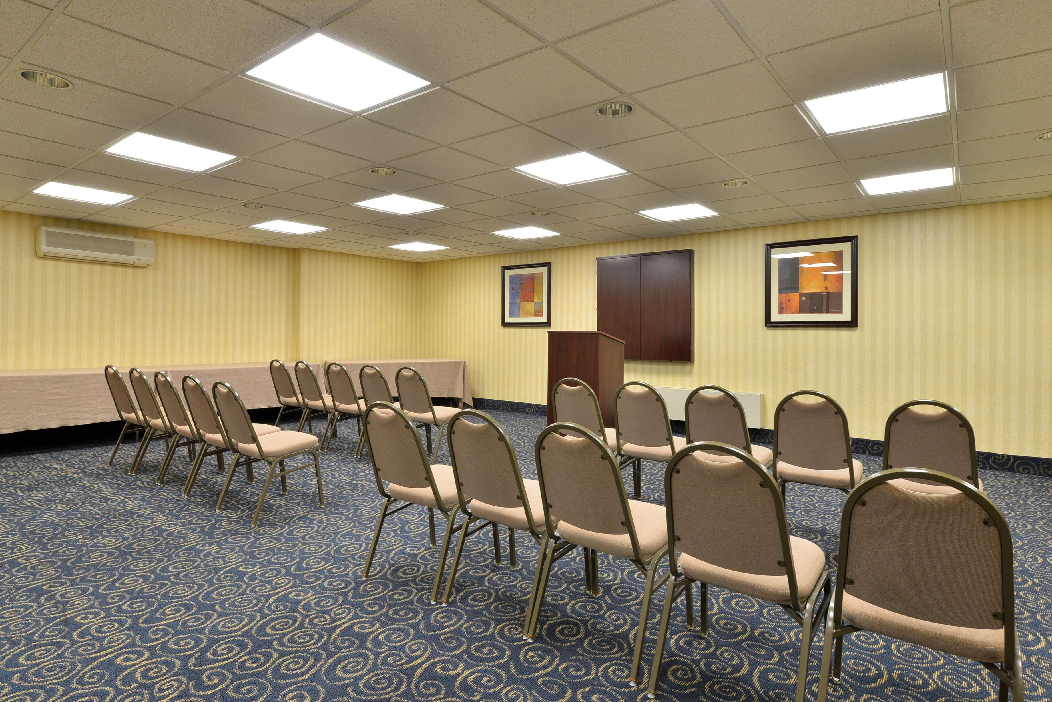Holiday Inn Express & Suites - Williamstown - Glassboro By Ihg Exterior photo