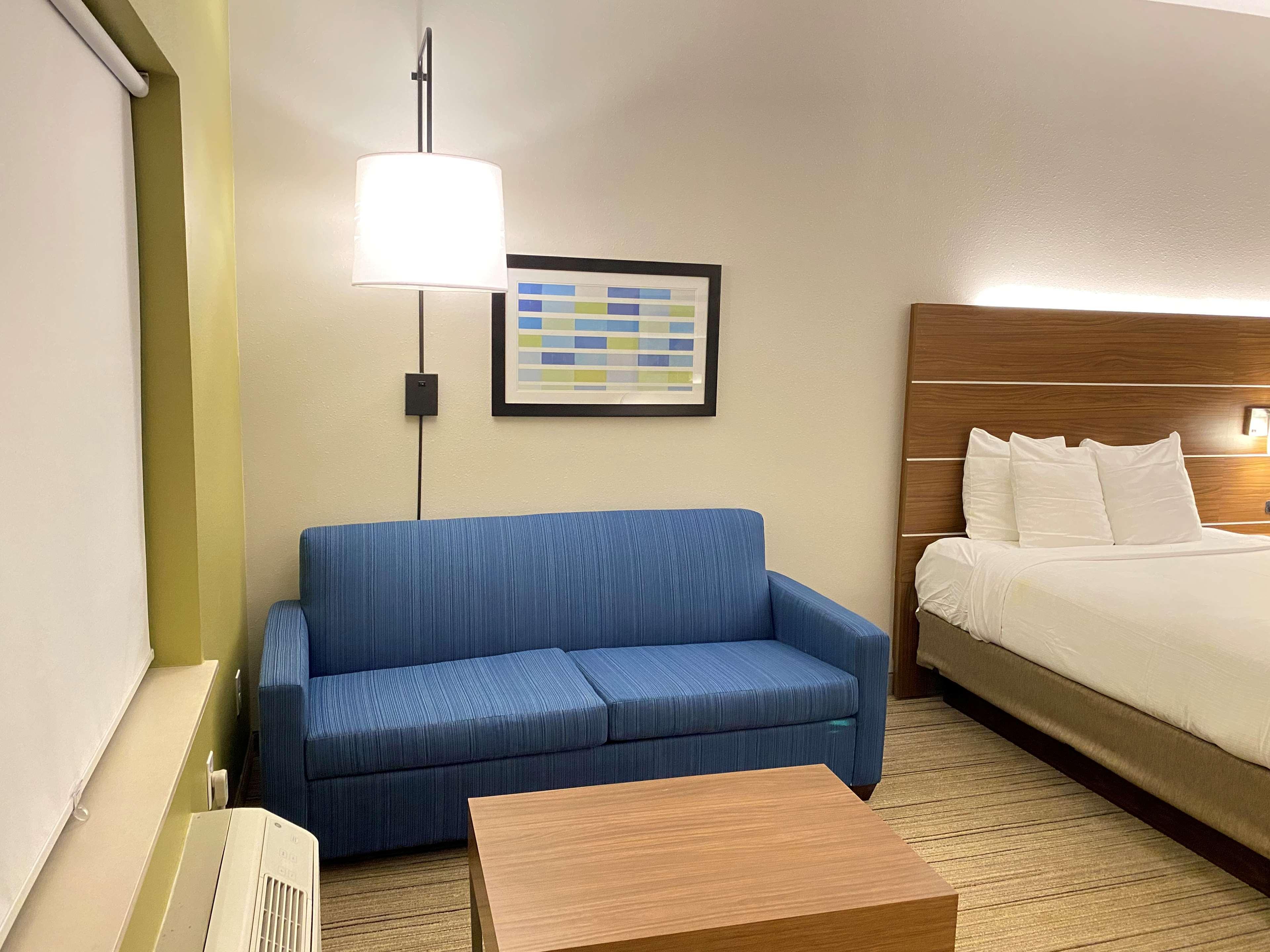 Holiday Inn Express & Suites - Williamstown - Glassboro By Ihg Exterior photo