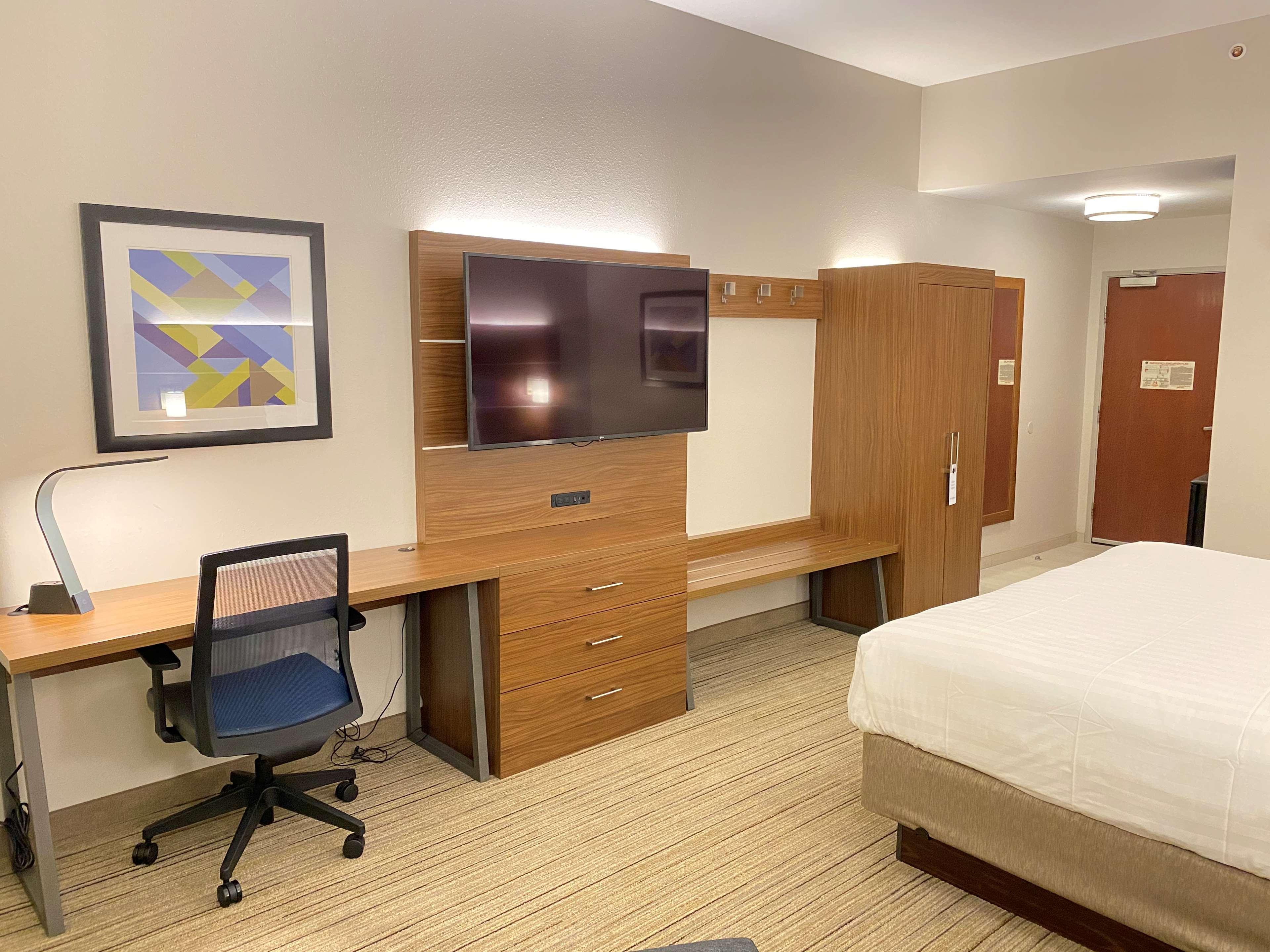 Holiday Inn Express & Suites - Williamstown - Glassboro By Ihg Exterior photo