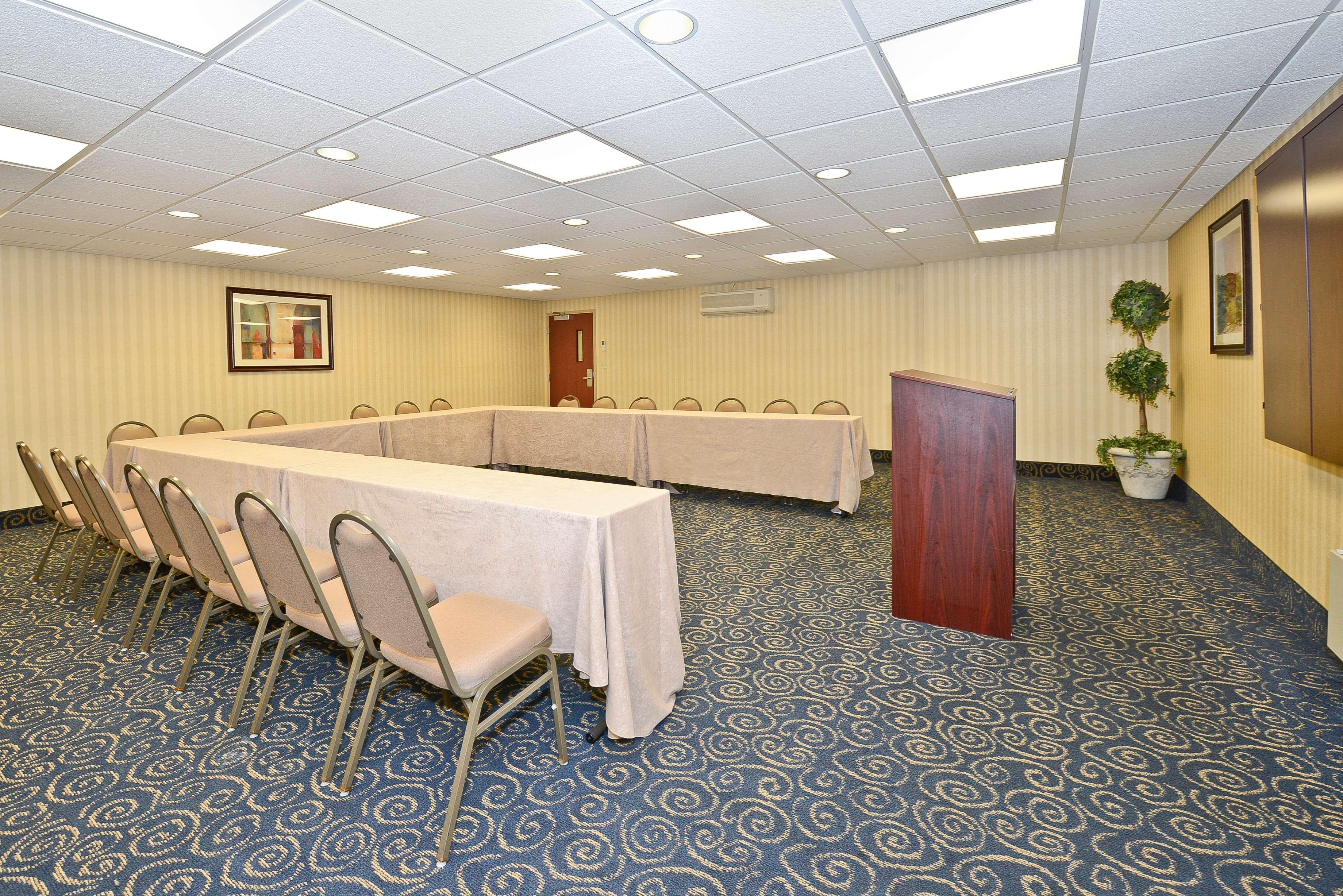 Holiday Inn Express & Suites - Williamstown - Glassboro By Ihg Exterior photo