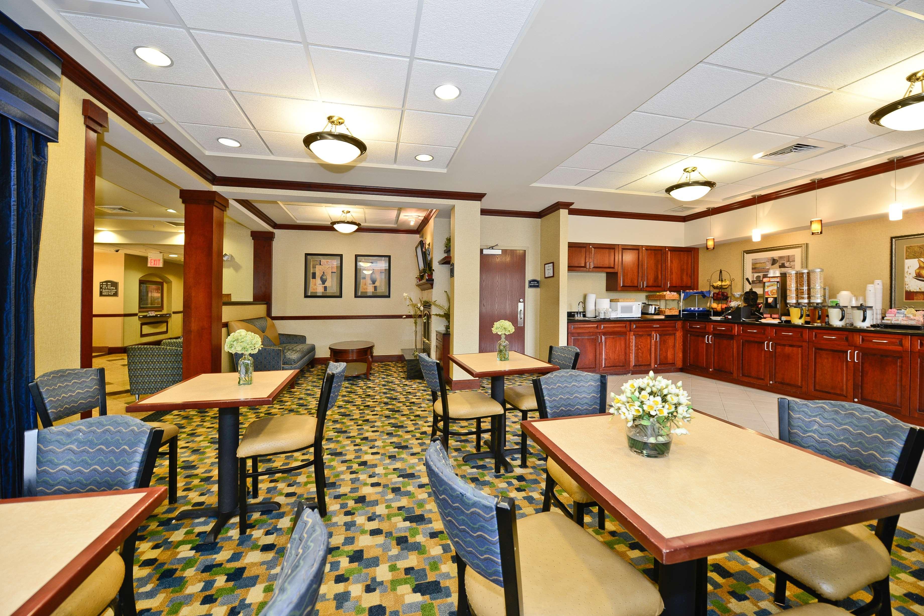 Holiday Inn Express & Suites - Williamstown - Glassboro By Ihg Exterior photo